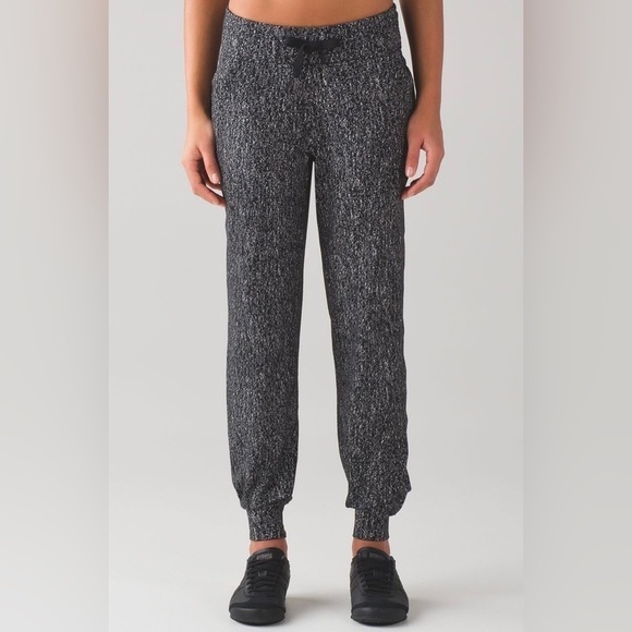 Lululemon Ready To Rulu Pant in Luon Suited Jacquard Black White 6 - Picture 1 of 7
